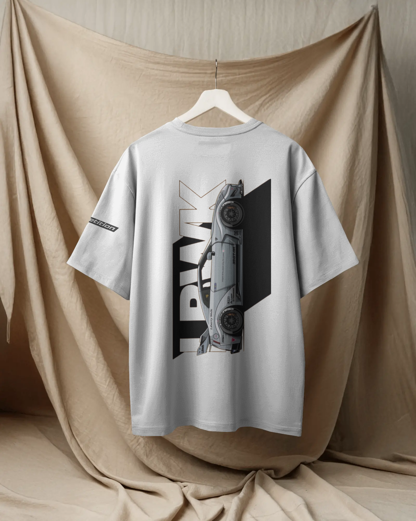 BMW M4 Oversized T-Shirt | cars oversized T-Shirt | Red Panda T-Shirt